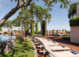 Soirée Rooftop Pool & Bar