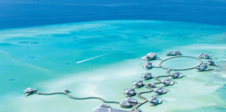 Maldives: Endless Blue Ocean